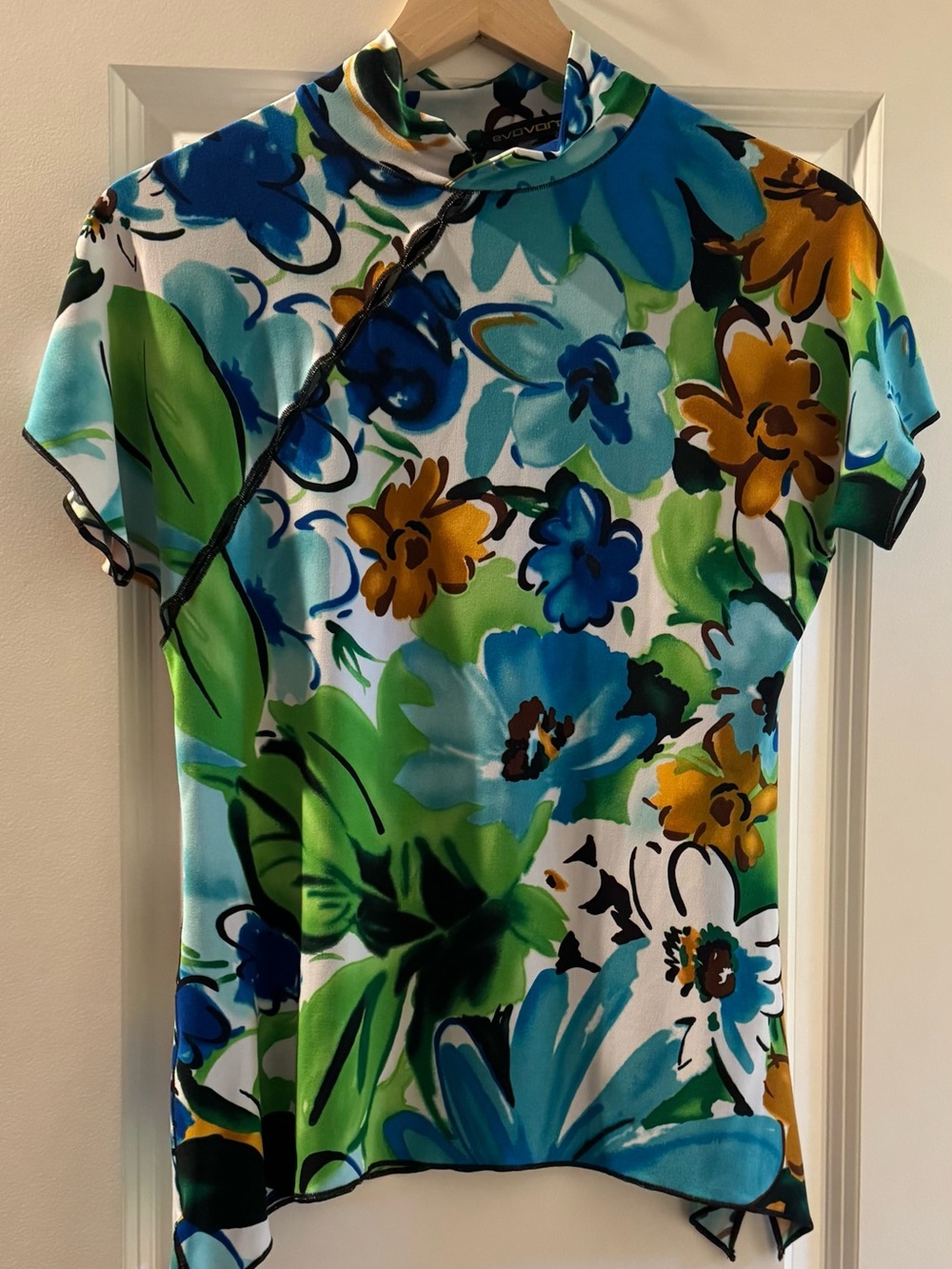 Mock-Neck Floral Short Sleeve‎ Top in Multi-Color